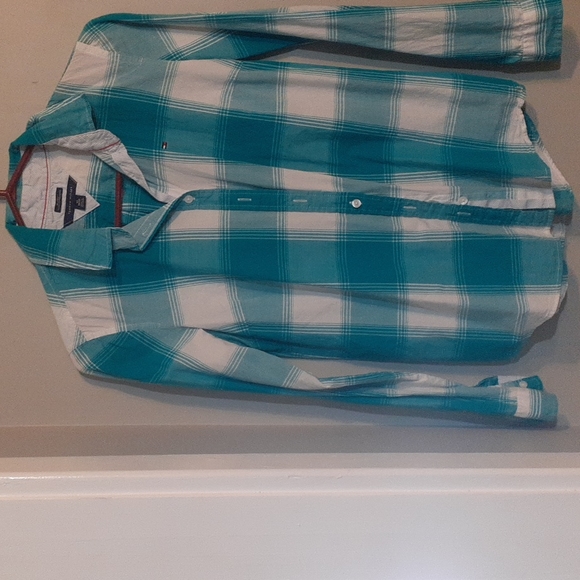 Tommy Hilfiger relaxed fit XS long sleeve button down - Picture 2 of 3